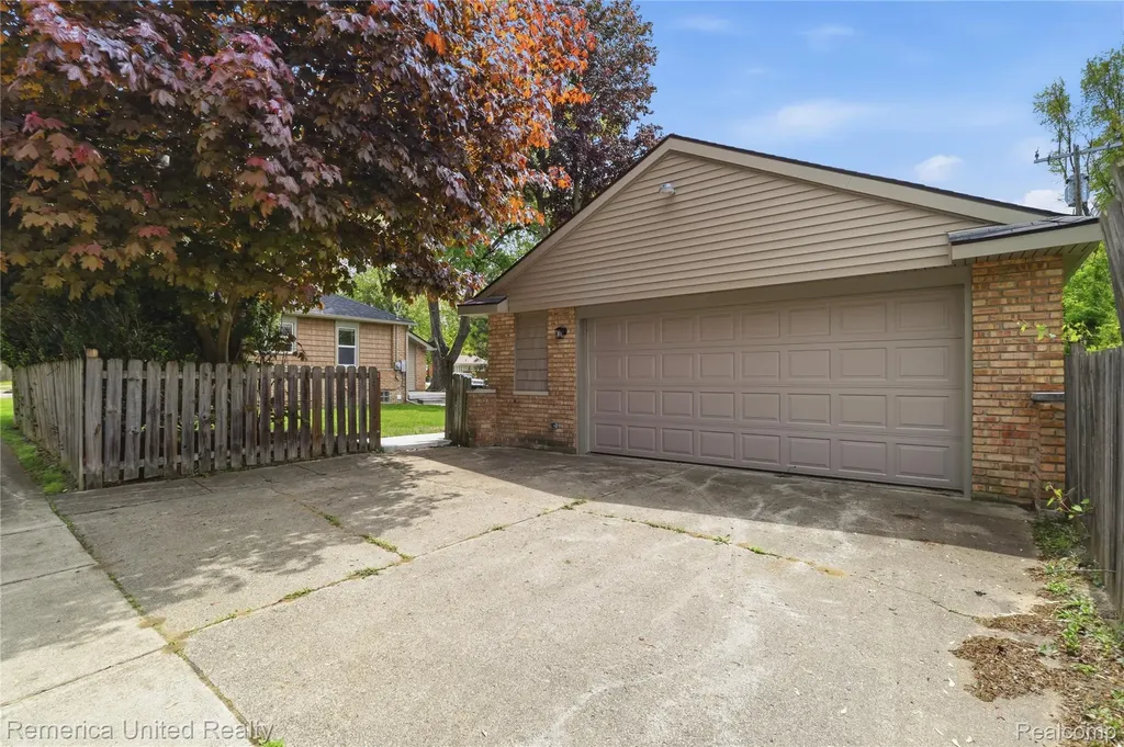 18315 Five Points Street Redford Charter Township MI 48240