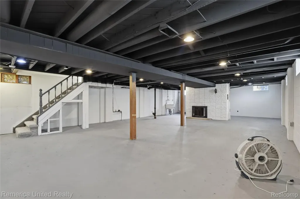 18315 Five Points Street Redford Charter Township MI 48240