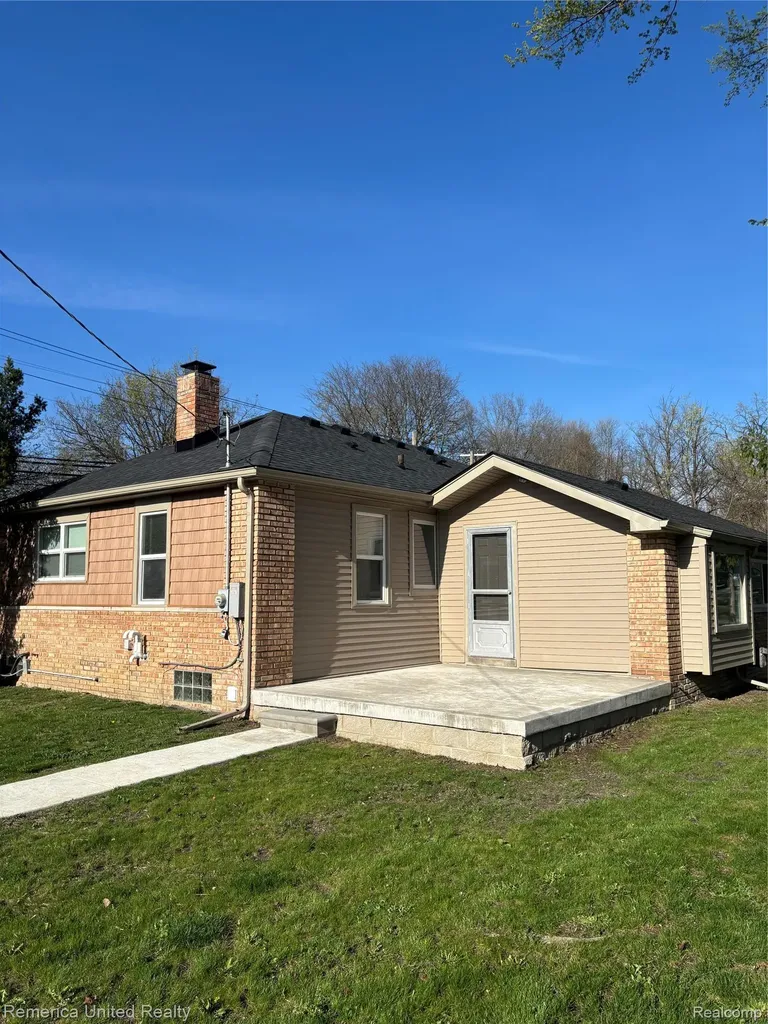 18315 Five Points Street Redford Charter Township MI 48240
