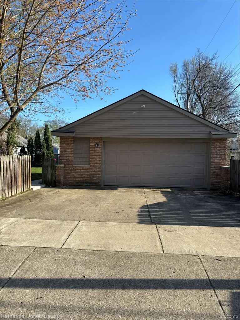 18315 Five Points Street Redford Charter Township MI 48240