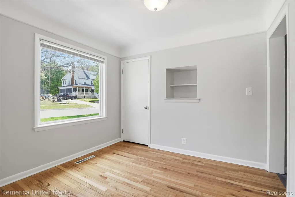 18315 Five Points Street Redford Charter Township MI 48240