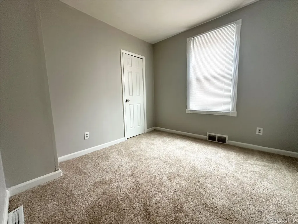 7027 Meadow Avenue Warren City MI 48091