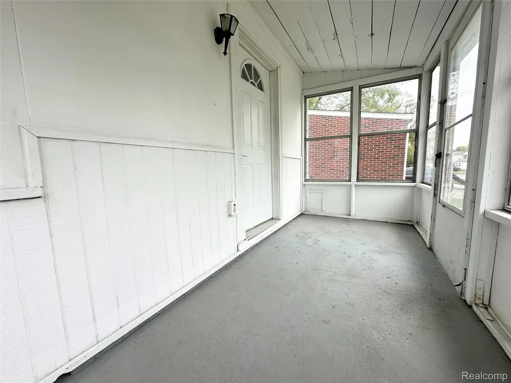 7027 Meadow Avenue Warren City MI 48091