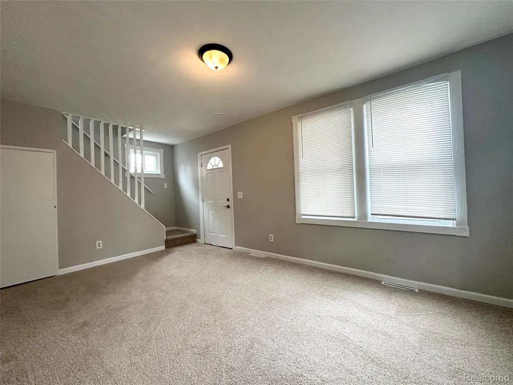 7027 Meadow Avenue Warren City MI 48091