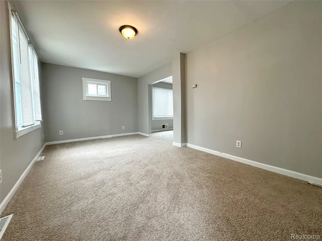 7027 Meadow Avenue Warren City MI 48091