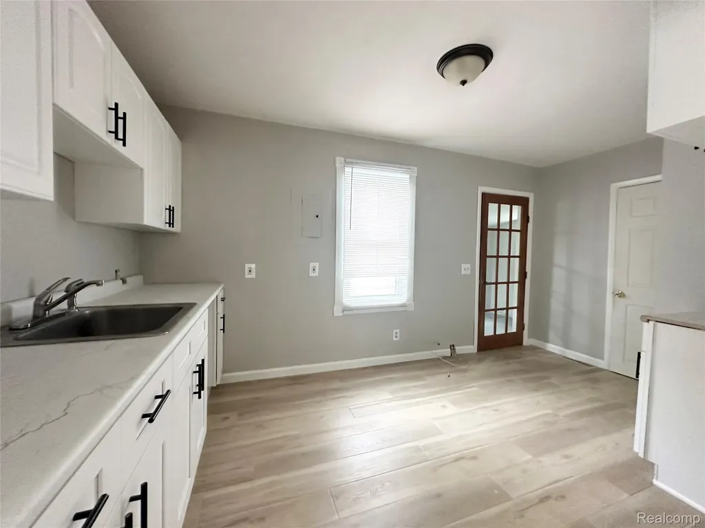 7027 Meadow Avenue Warren City MI 48091