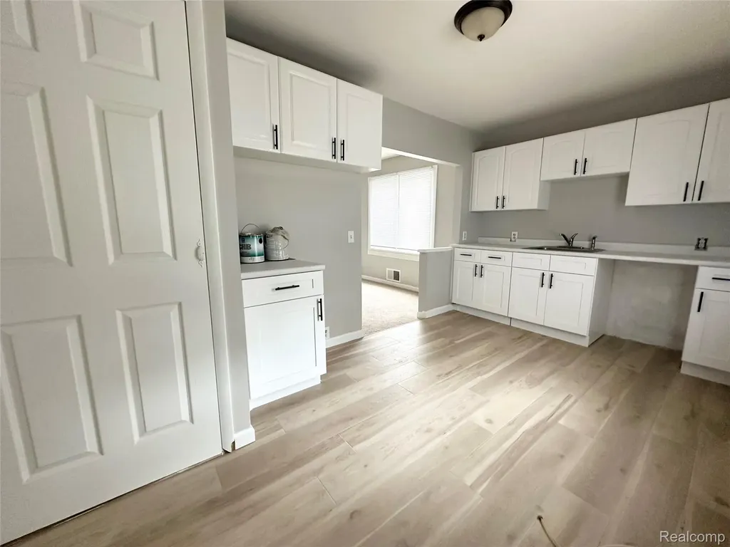 7027 Meadow Avenue Warren City MI 48091