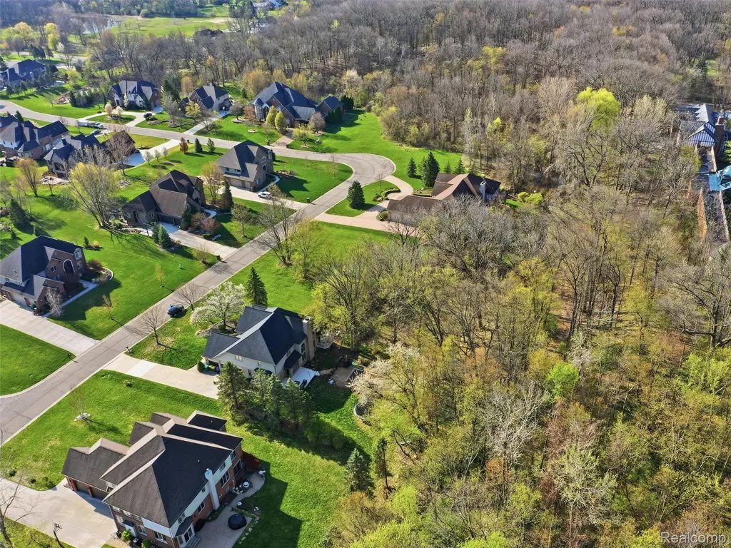 4710 Woodland Hills Drive Oakland Charter Township MI 48306
