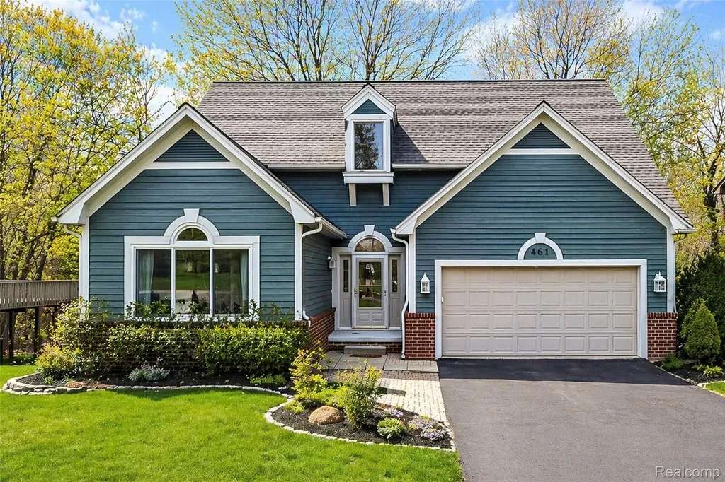 461 Alexander Drive Commerce Charter Township MI 48390