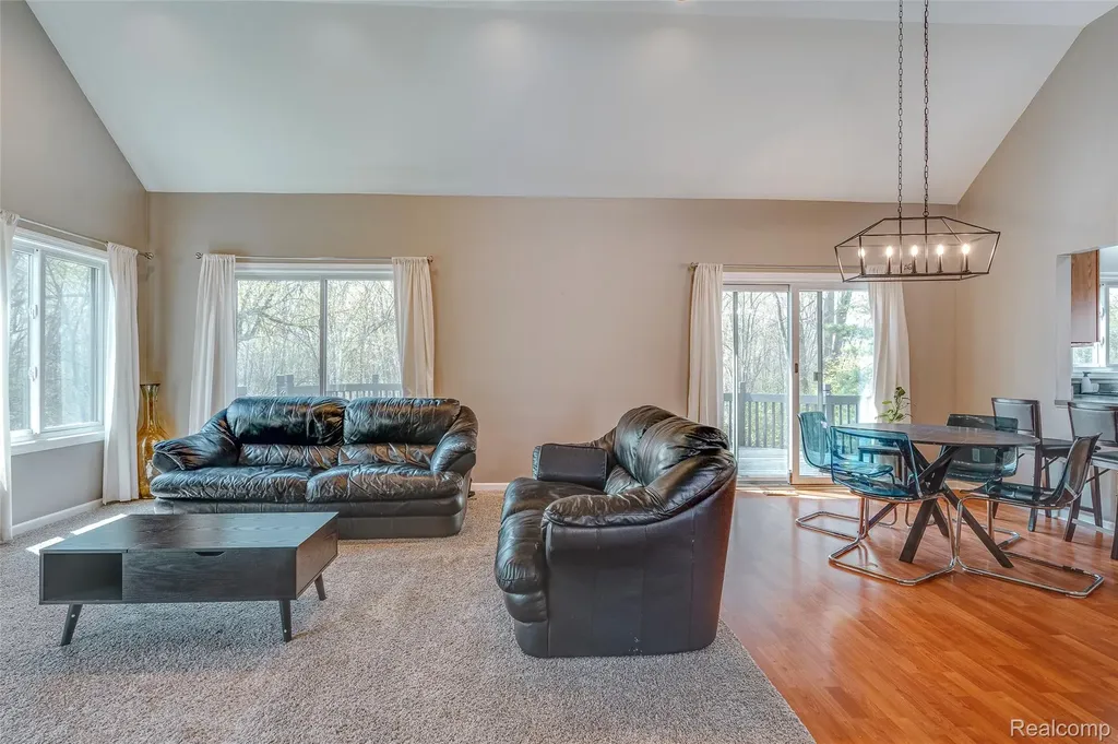 461 Alexander Drive Commerce Charter Township MI 48390