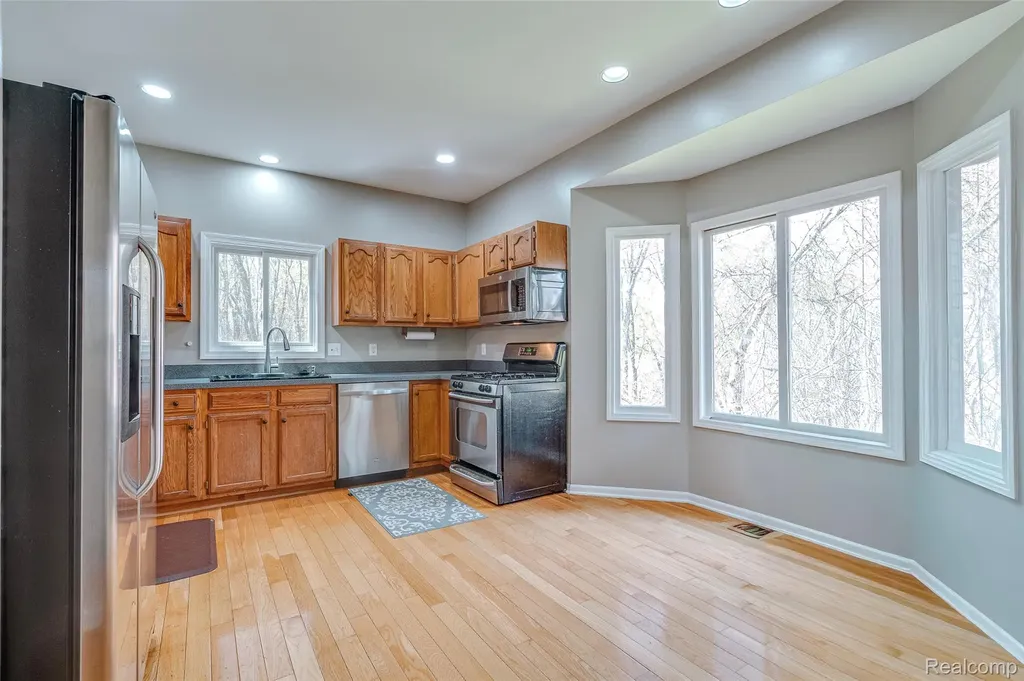 461 Alexander Drive Commerce Charter Township MI 48390