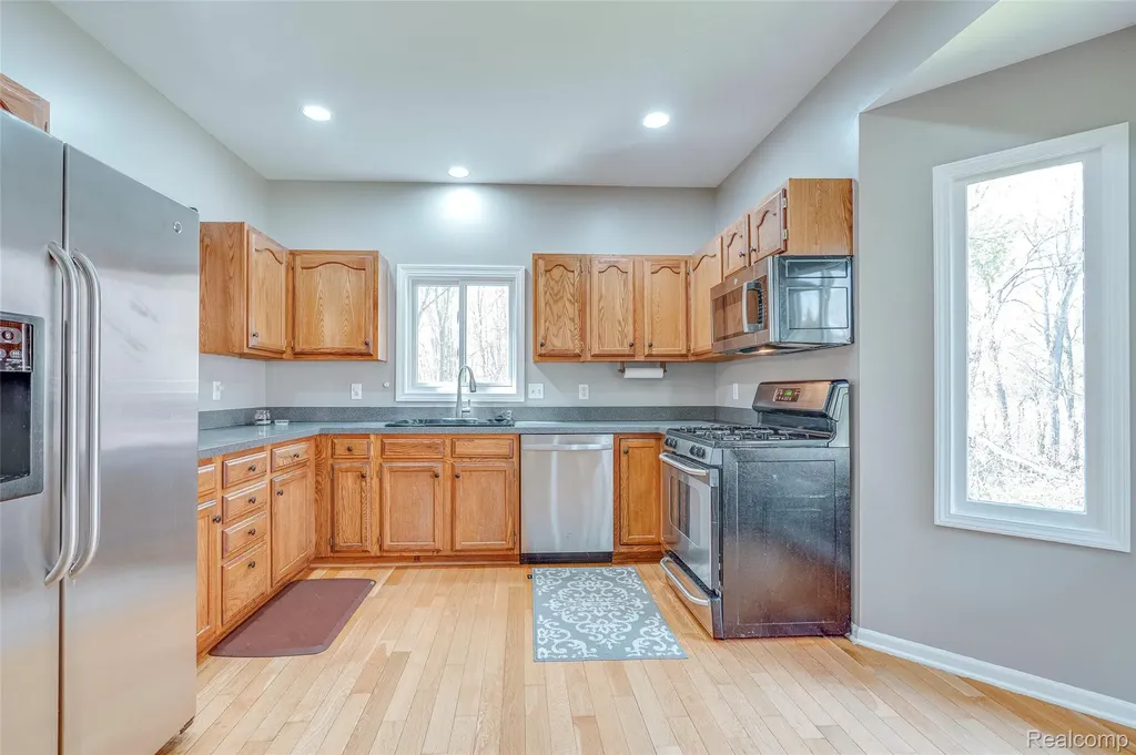 461 Alexander Drive Commerce Charter Township MI 48390