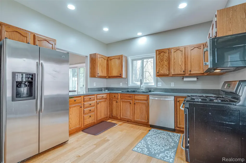 461 Alexander Drive Commerce Charter Township MI 48390