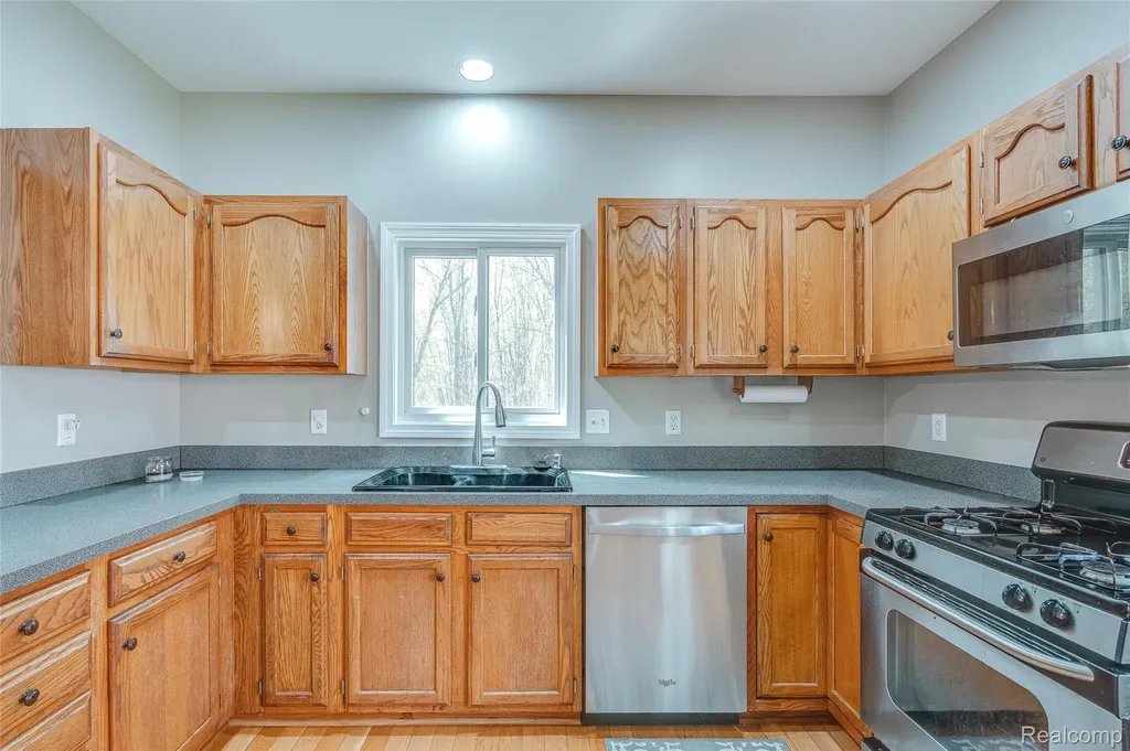 461 Alexander Drive Commerce Charter Township MI 48390