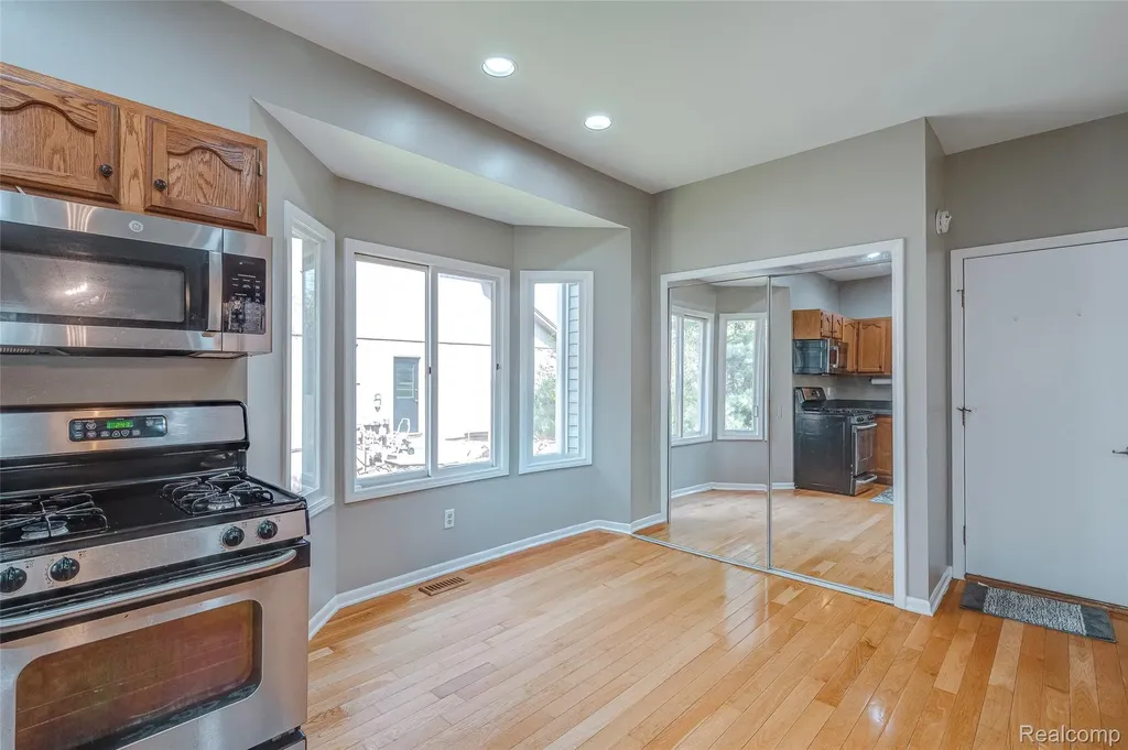 461 Alexander Drive Commerce Charter Township MI 48390