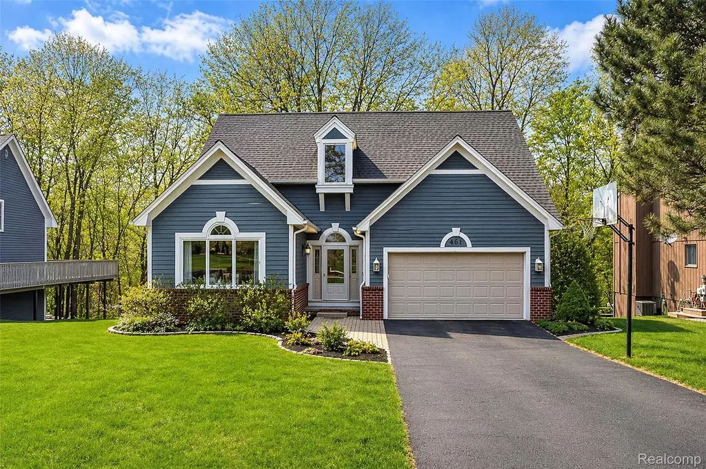 461 Alexander Drive Commerce Charter Township MI 48390