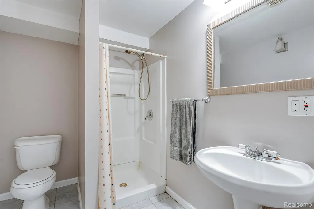 461 Alexander Drive Commerce Charter Township MI 48390