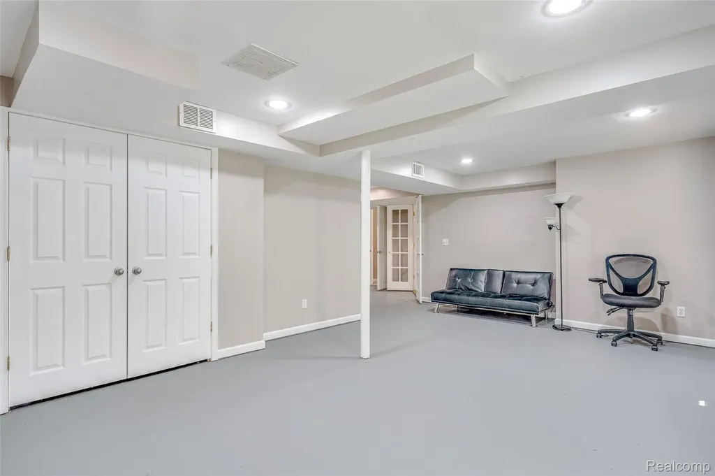 461 Alexander Drive Commerce Charter Township MI 48390