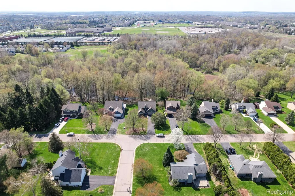 461 Alexander Drive Commerce Charter Township MI 48390
