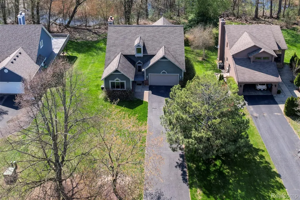461 Alexander Drive Commerce Charter Township MI 48390