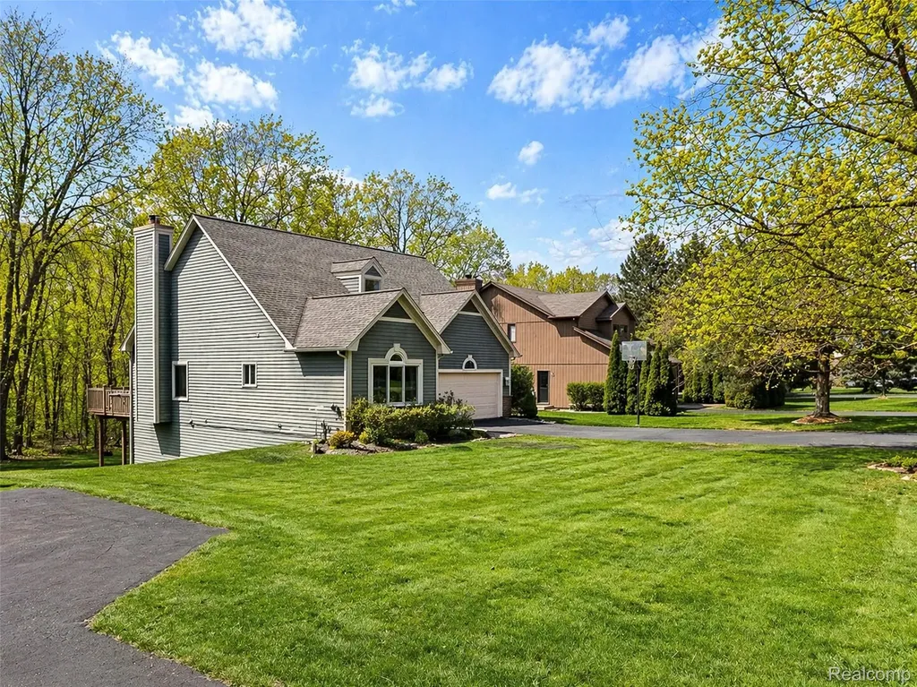 461 Alexander Drive Commerce Charter Township MI 48390