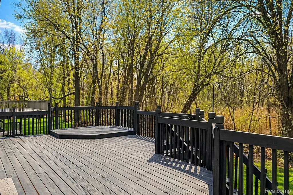 461 Alexander Drive Commerce Charter Township MI 48390