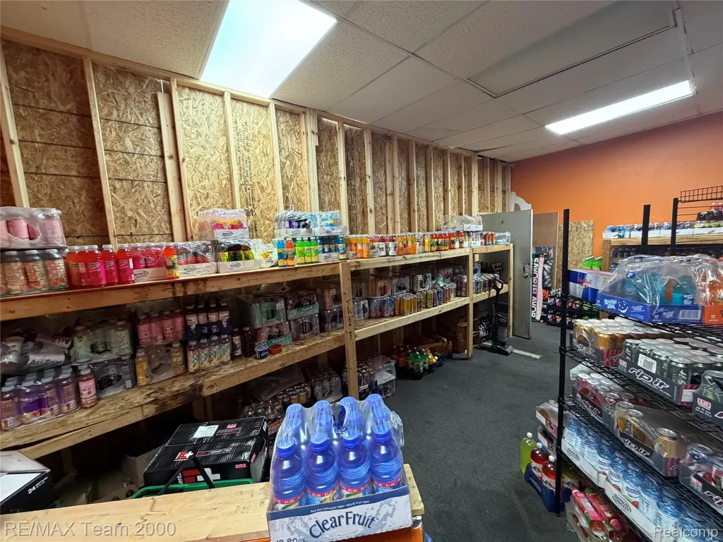 19501 W Warren Avenue Detroit City MI 48228