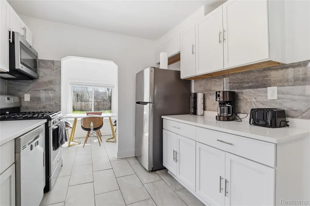 21412 Reimanville Avenue Royal Oak Charter Township MI 48220