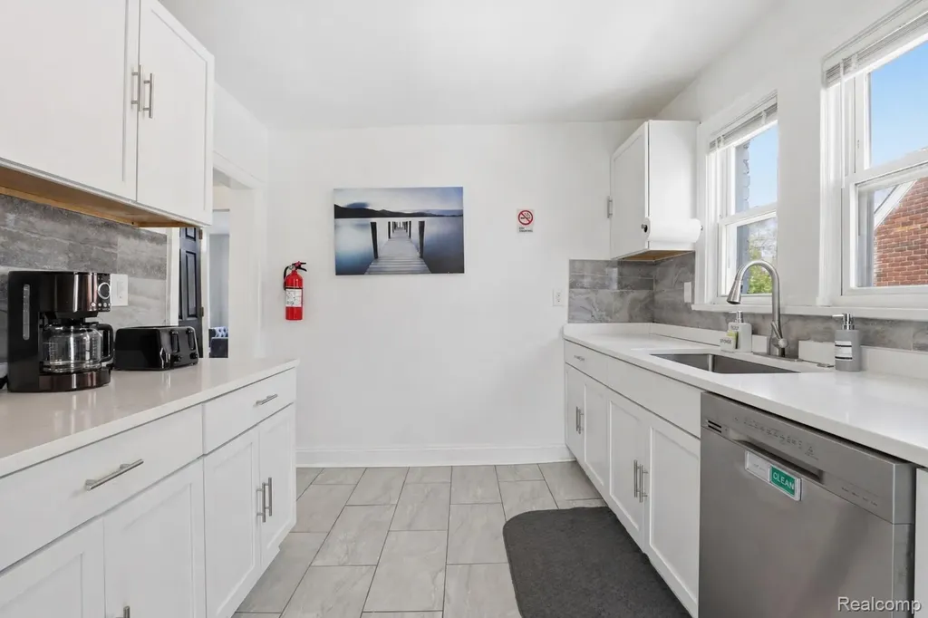 21412 Reimanville Avenue Royal Oak Charter Township MI 48220