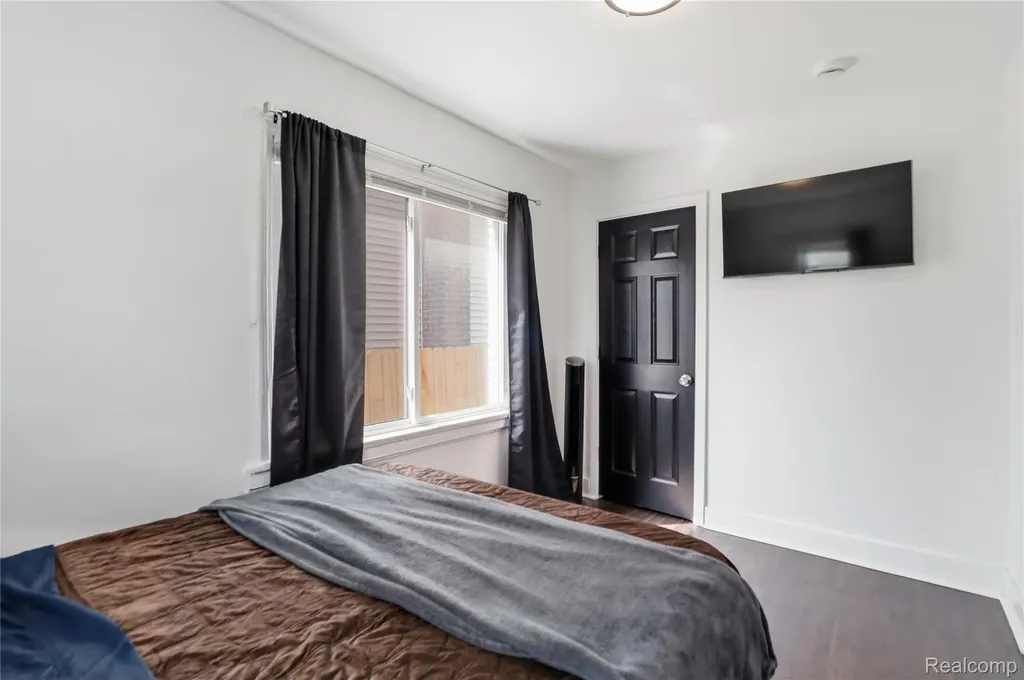 21412 Reimanville Avenue Royal Oak Charter Township MI 48220