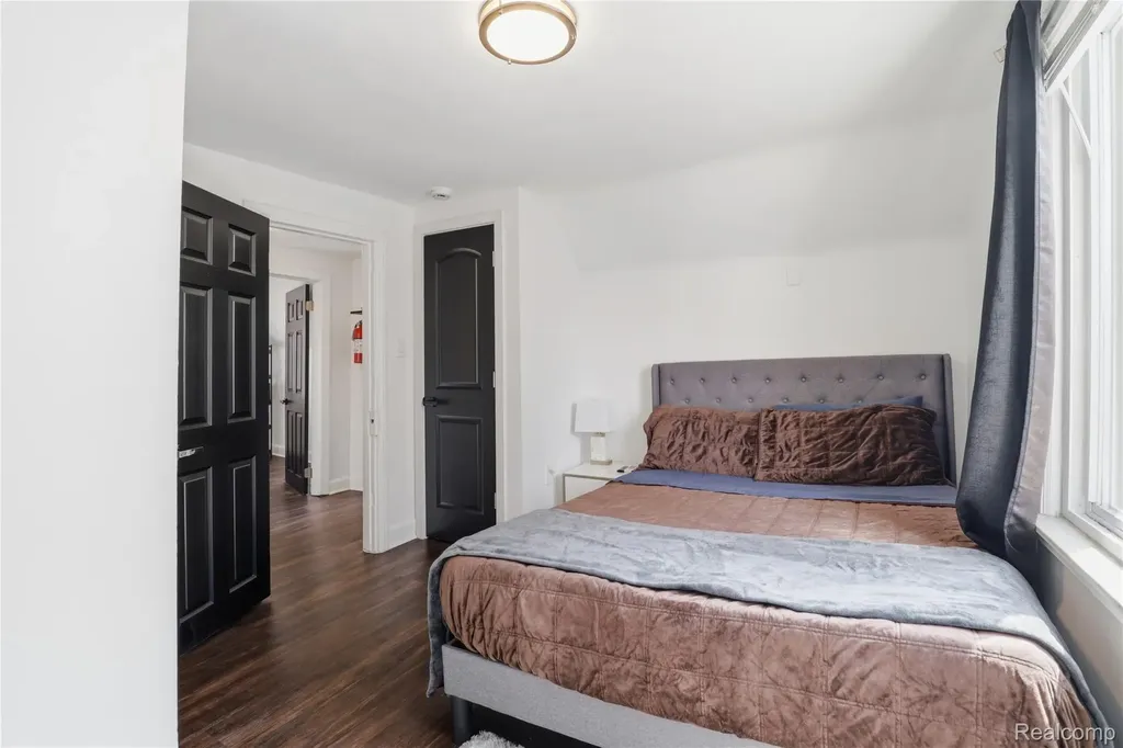 21412 Reimanville Avenue Royal Oak Charter Township MI 48220