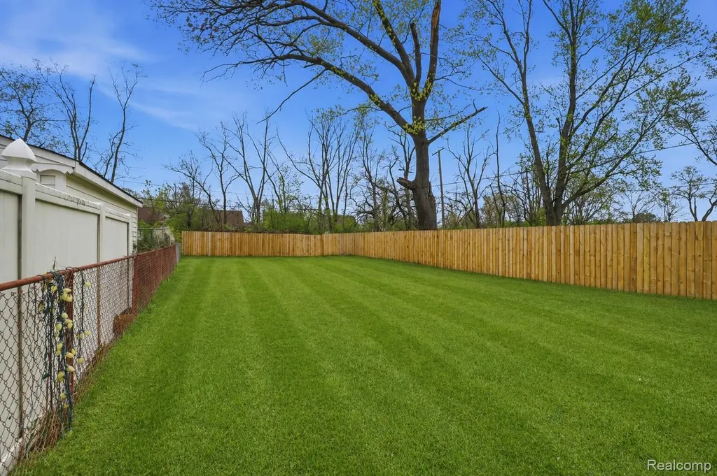 21412 Reimanville Avenue Royal Oak Charter Township MI 48220