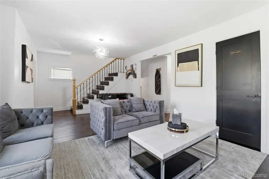 21412 Reimanville Avenue Royal Oak Charter Township MI 48220