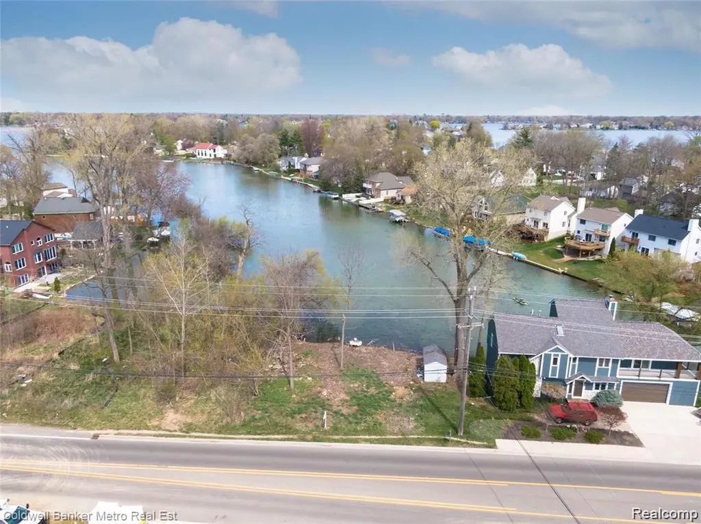00 Cass Lake Road Waterford Charter Township MI 48328