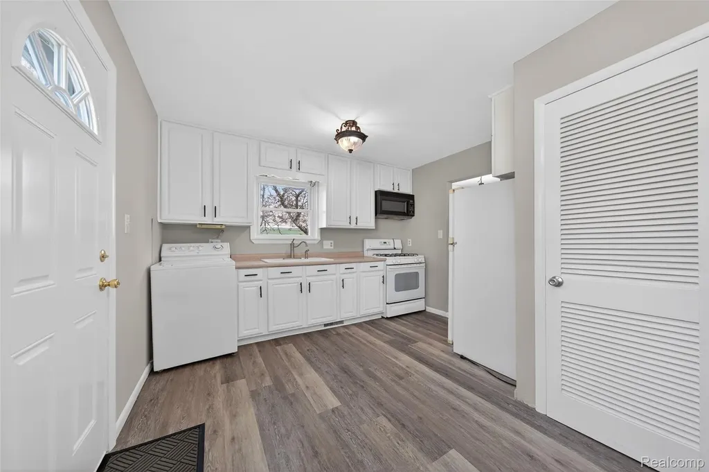 5357 Sashabaw Road Independence Charter Township MI 48346