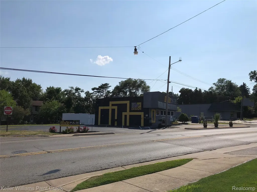 2409 Voorheis Street Waterford Charter Township MI 48341