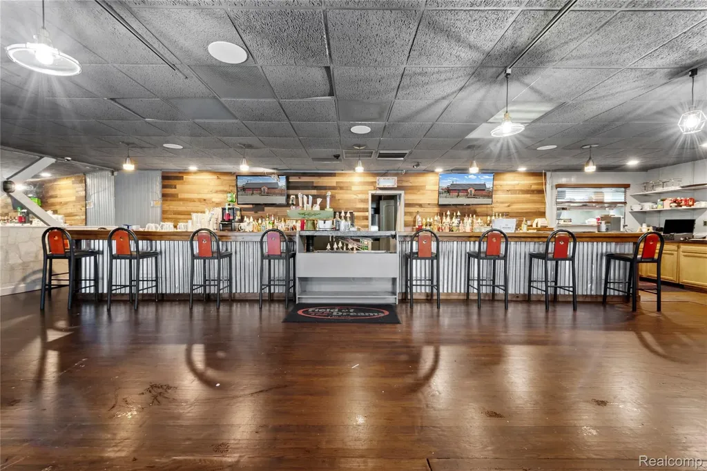 1090 Rochester Road Troy City MI 48083