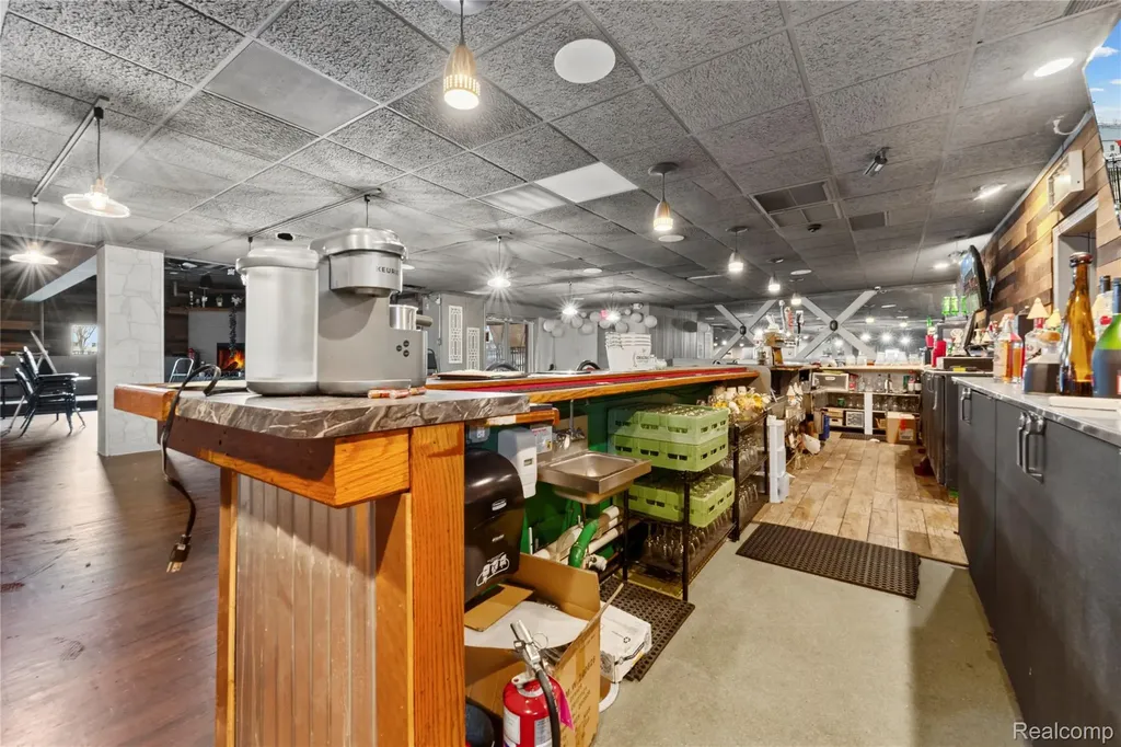 1090 Rochester Road Troy City MI 48083