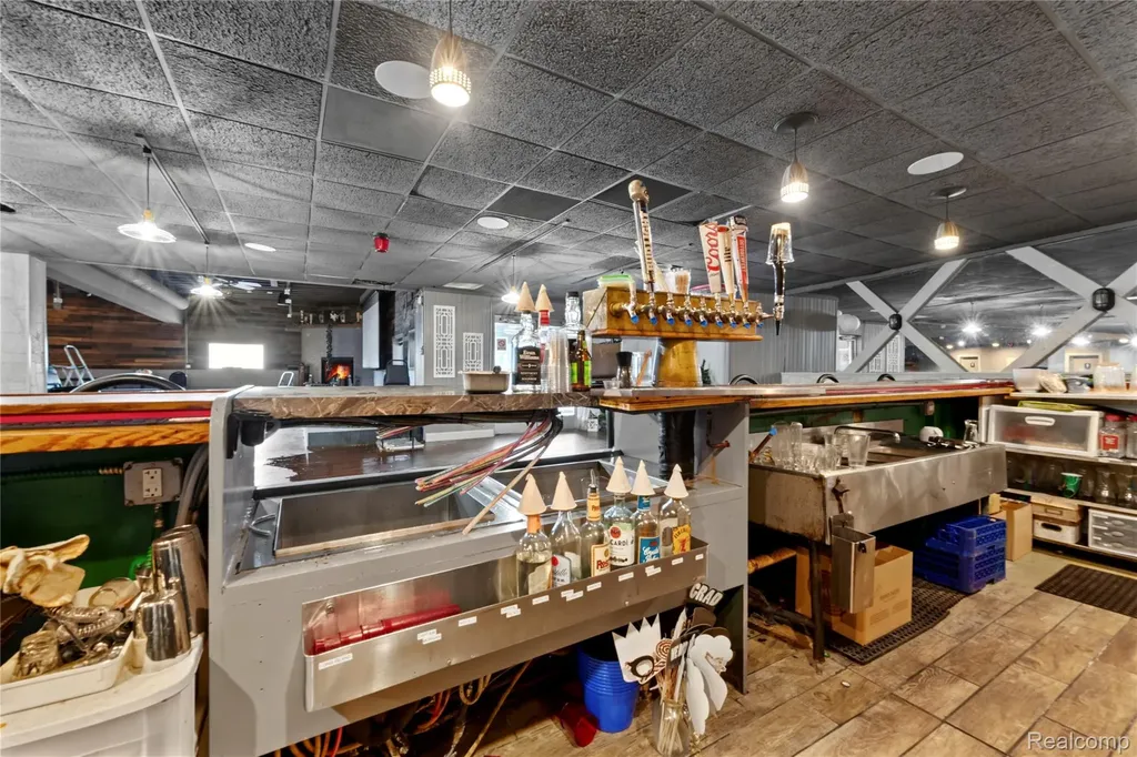 1090 Rochester Road Troy City MI 48083