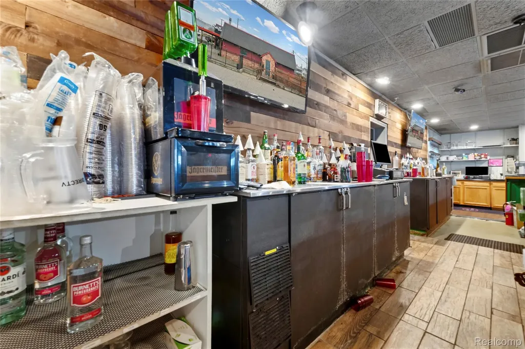 1090 Rochester Road Troy City MI 48083