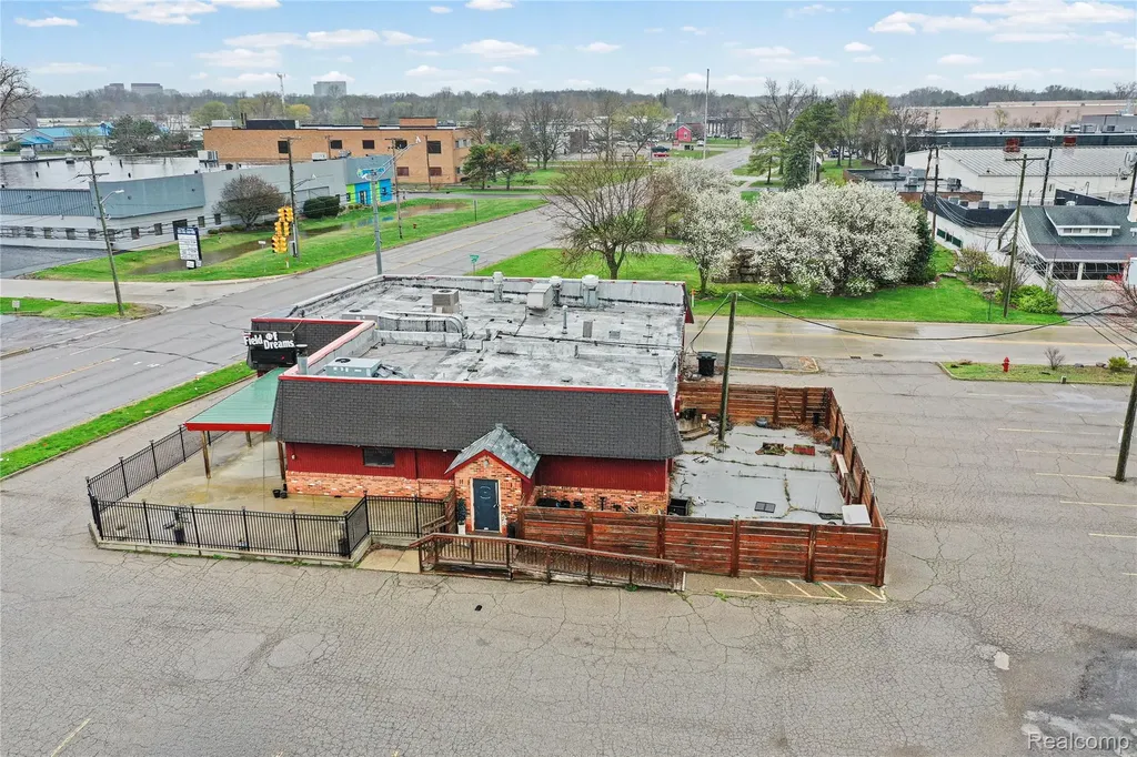 1090 Rochester Road Troy City MI 48083