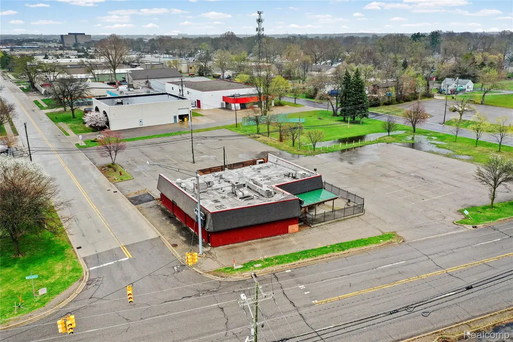 1090 Rochester Road Troy City MI 48083
