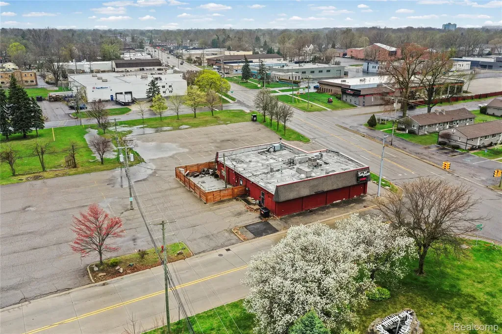 1090 Rochester Road Troy City MI 48083
