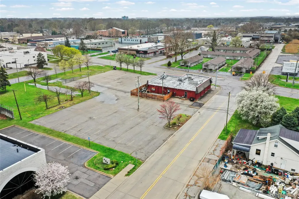 1090 Rochester Road Troy City MI 48083