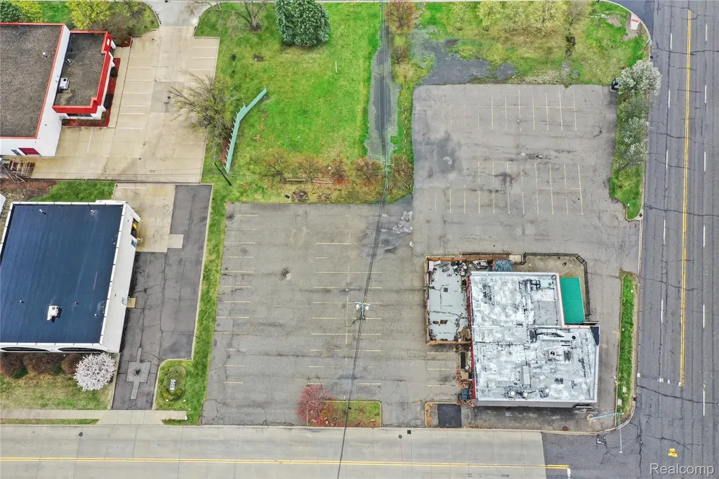 1090 Rochester Road Troy City MI 48083