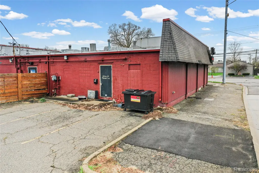 1090 Rochester Road Troy City MI 48083