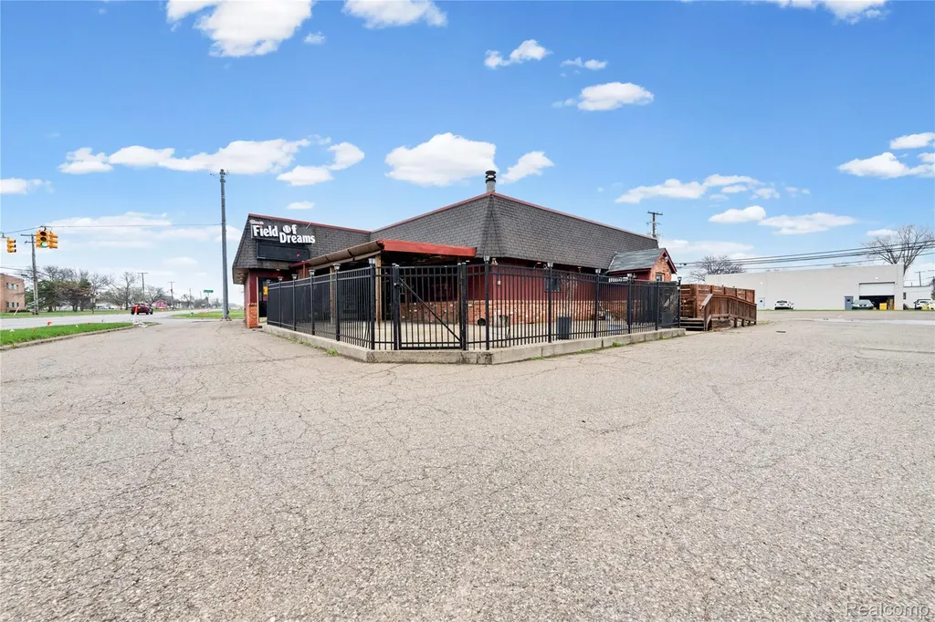 1090 Rochester Road Troy City MI 48083