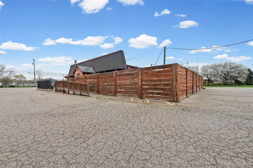 1090 Rochester Road Troy City MI 48083