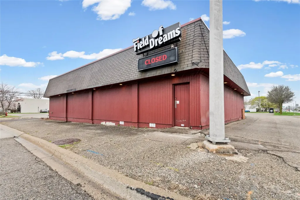 1090 Rochester Road Troy City MI 48083