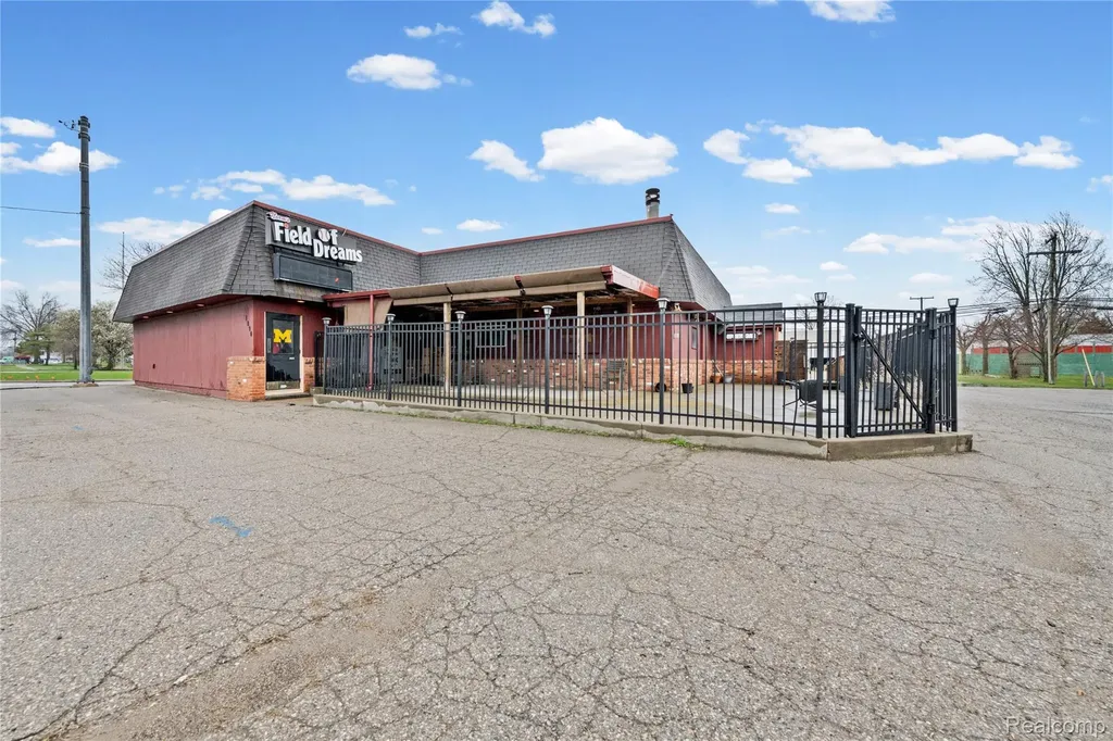 1090 Rochester Road Troy City MI 48083